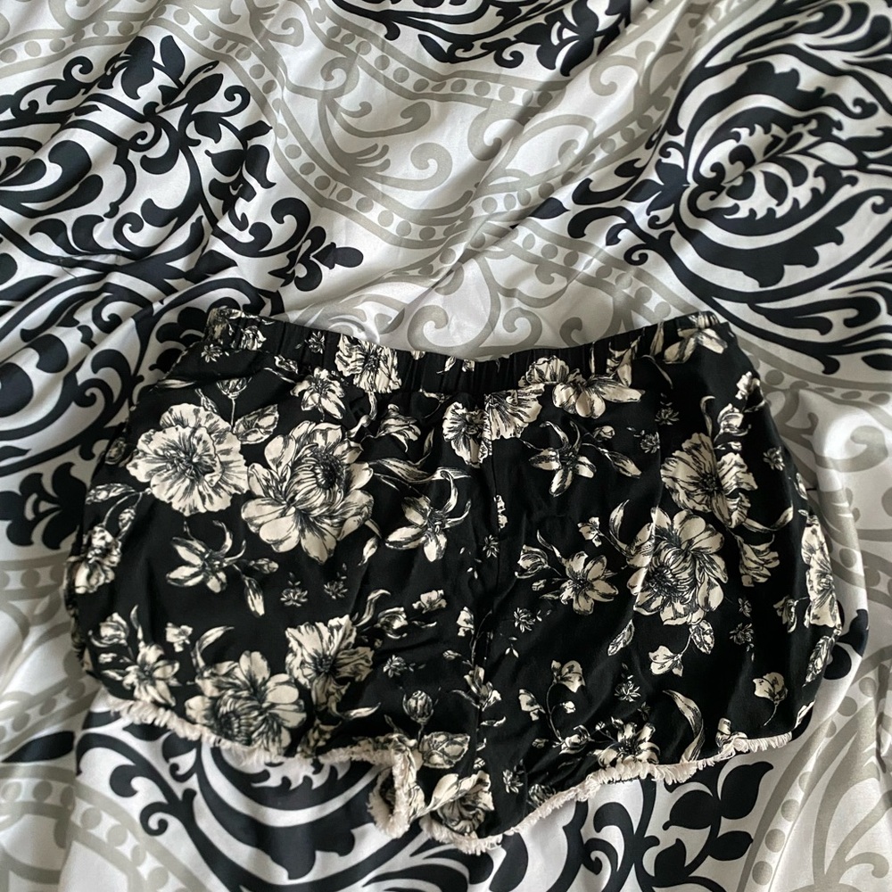 Forever 21 Black and White Floral Patterned Shorts